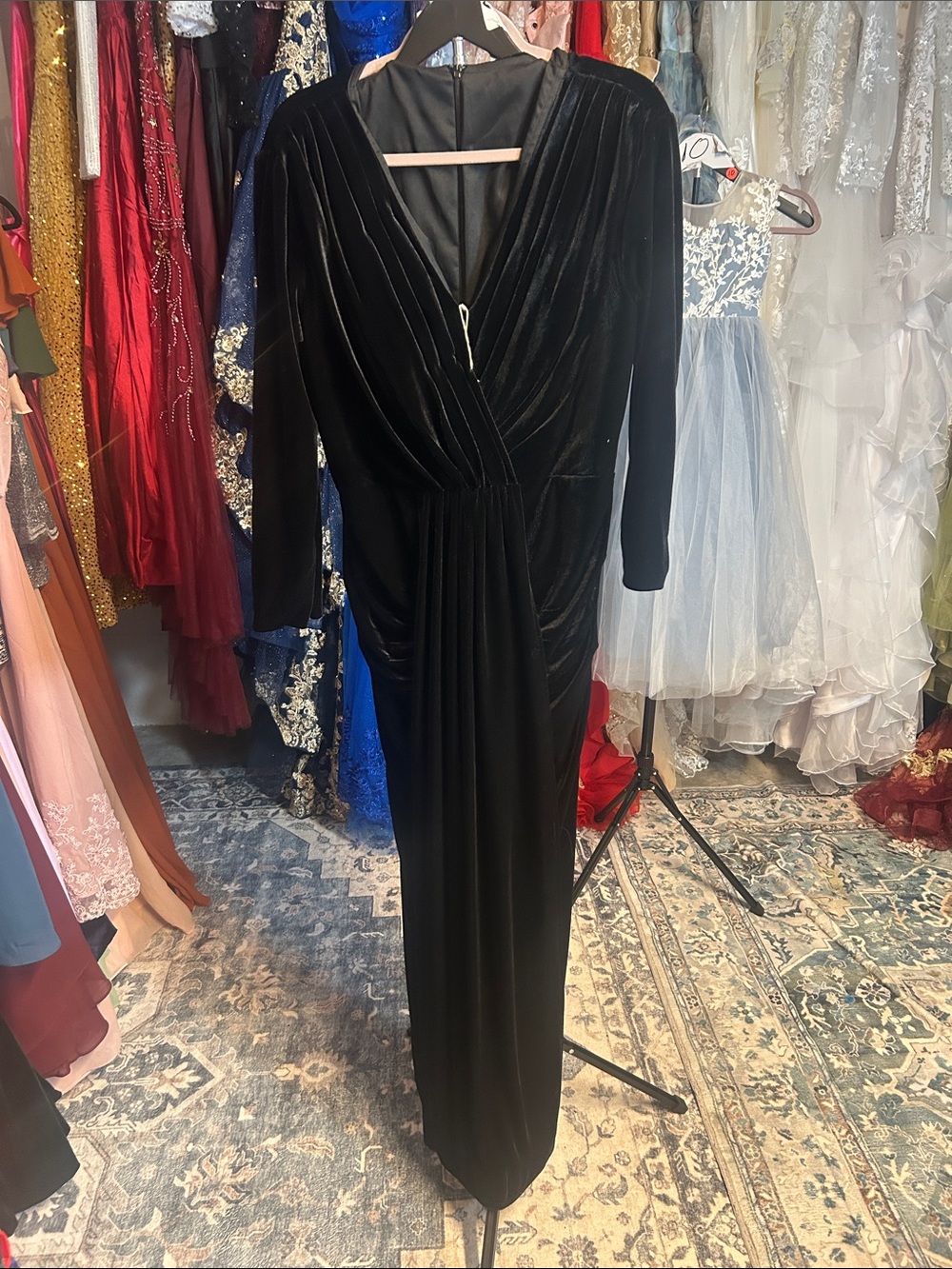 Elegant Black Velvet Long Sleeve Evening Dress